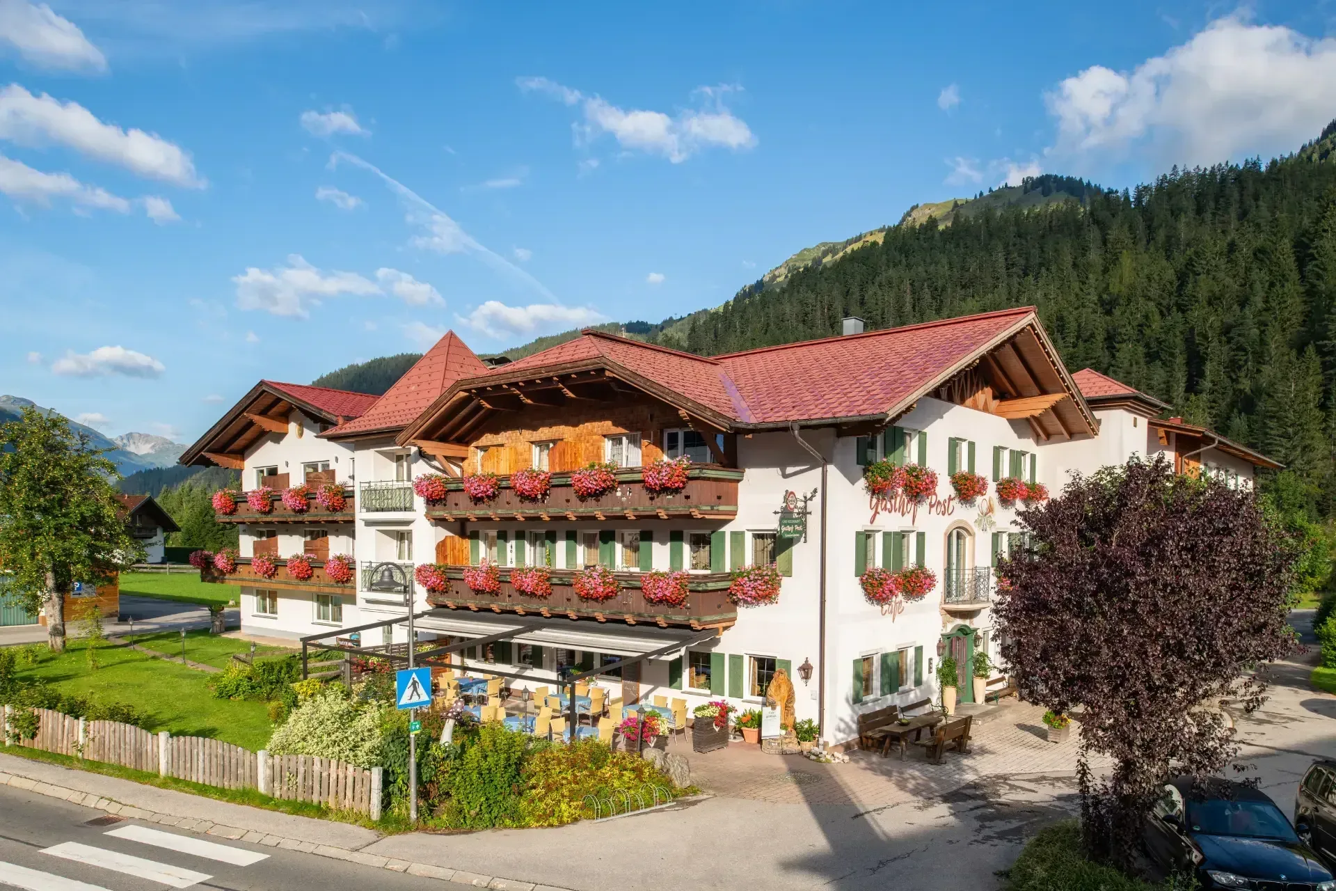 Außenansicht mit Blick Richtung Jöchelspitze