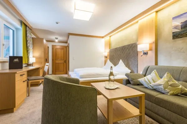 Superior Zimmer Couch