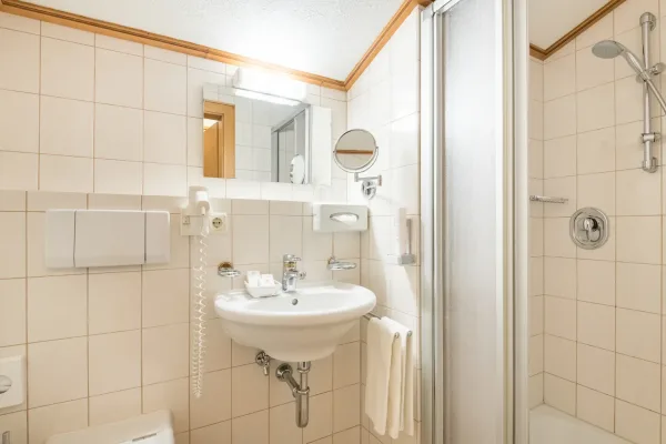 Landhaus Zimmer - Badezimmer mit Dusche